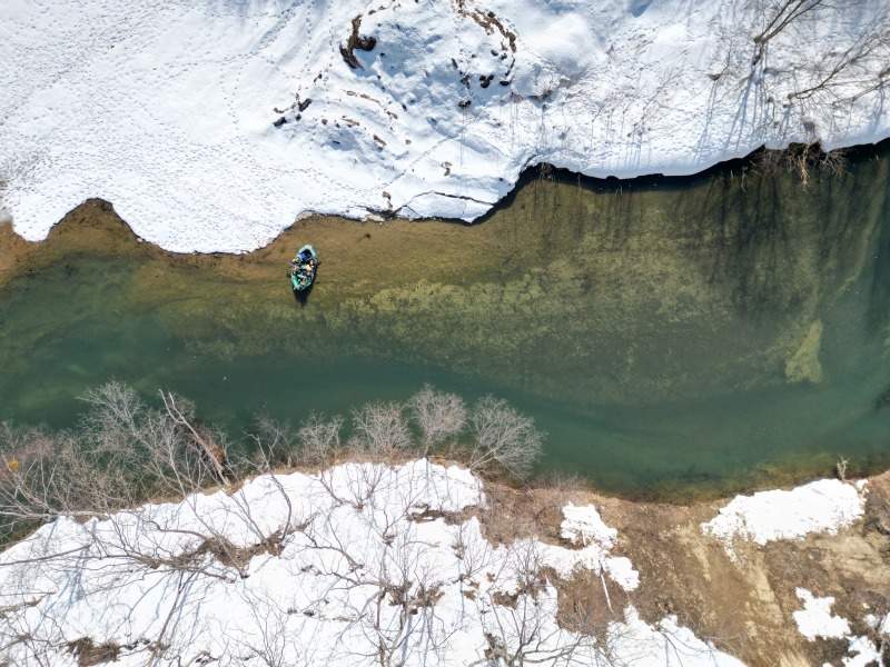 [Hokkaido, Sapporo, Jozankei] River rafting while viewing the snowy ...